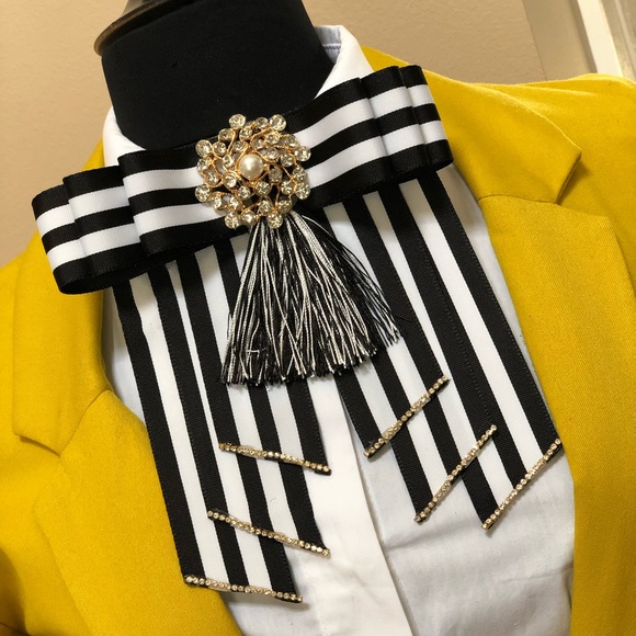 Handcrafted Ladies Brooch Bow tie - Picture 1 of 1